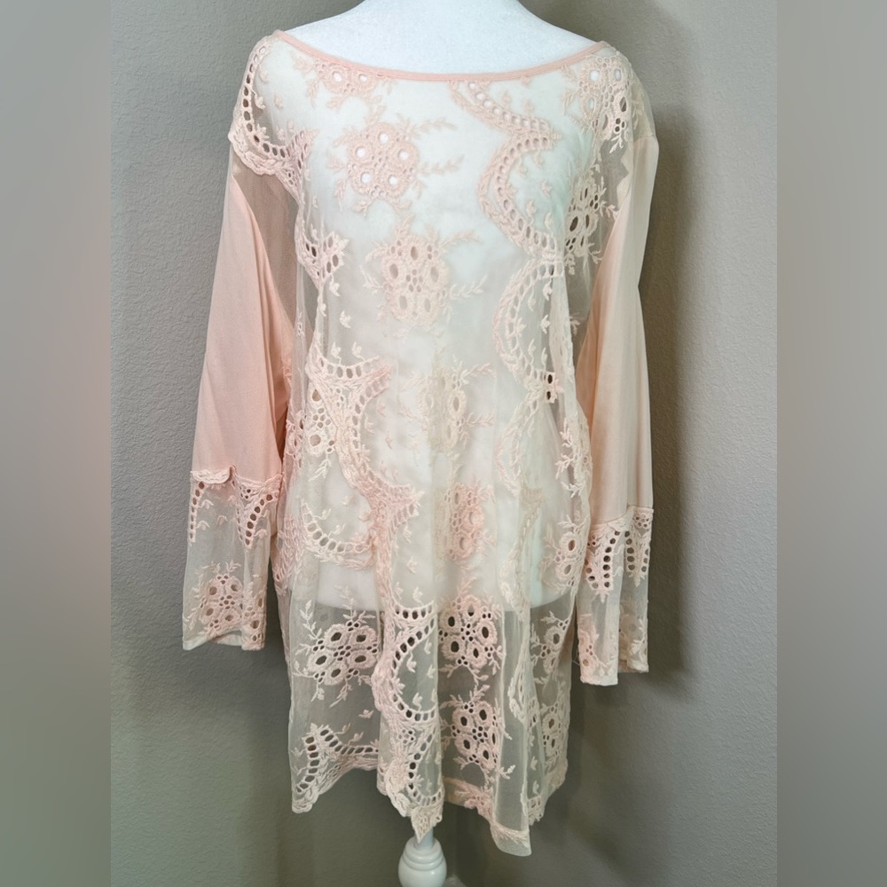 Chico’s Size 4 Blush Embroidered Top (XXL or 20/22)